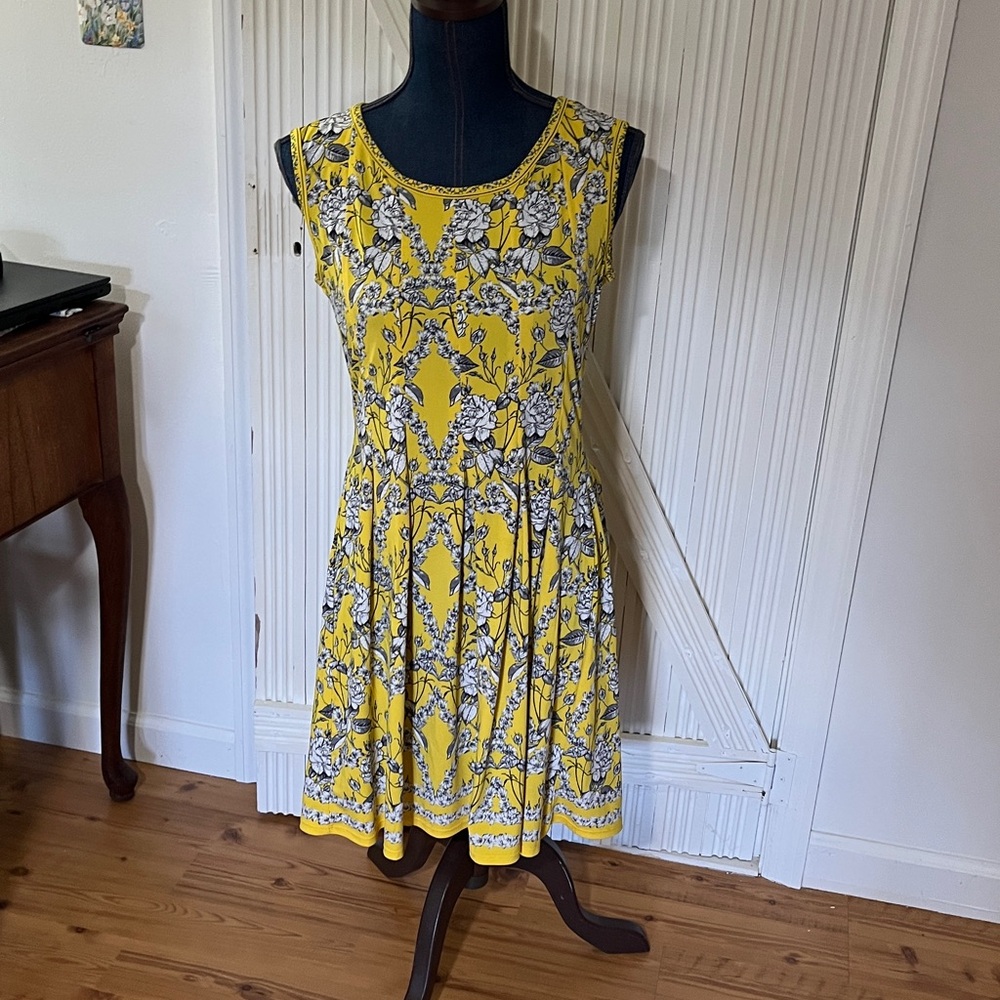 Max studio sleeveless fit and flare dress size medium